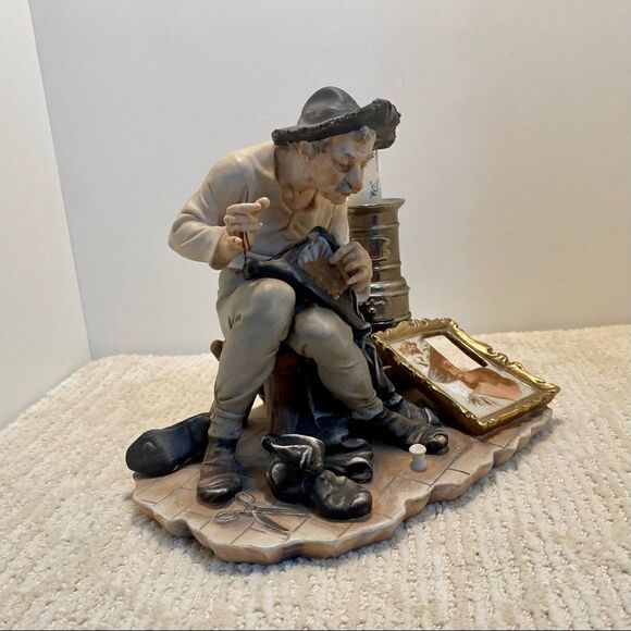 Vintage Pucci Bisque Sculpture “For Want of a Patch” 2405 Extremely Rare/Unique - Picture 5 of 15